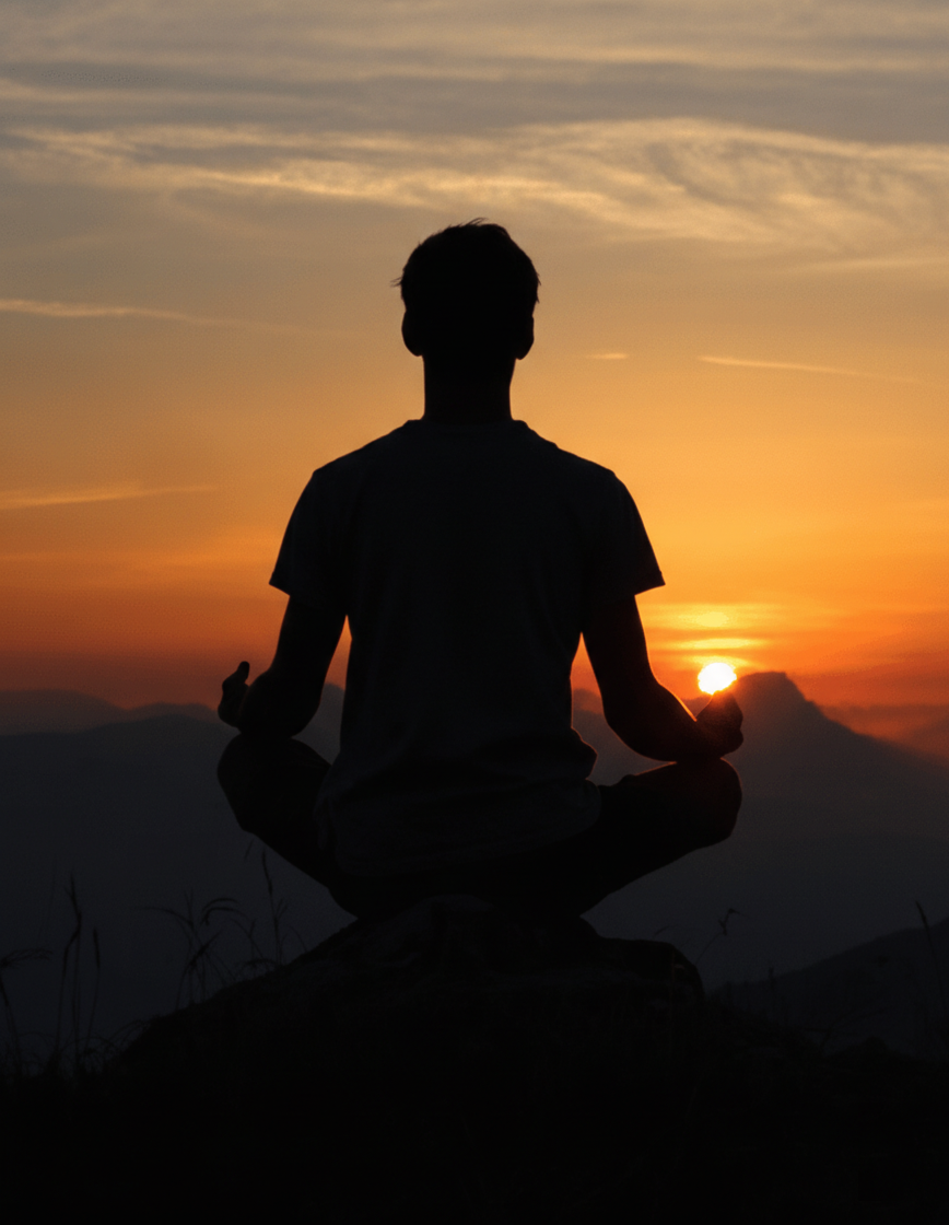 mediteren in ondergaande zon